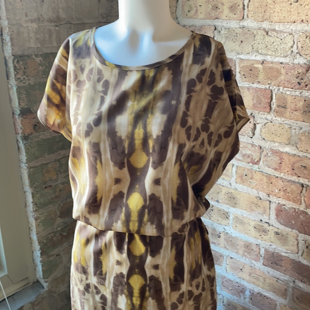 Abstract Mini Dress with Drawstring Waist - Picture 2 of 5